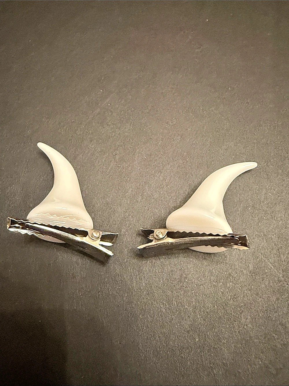 White Horn-Shaped Hair Clips NWT - Picture 3 of 4